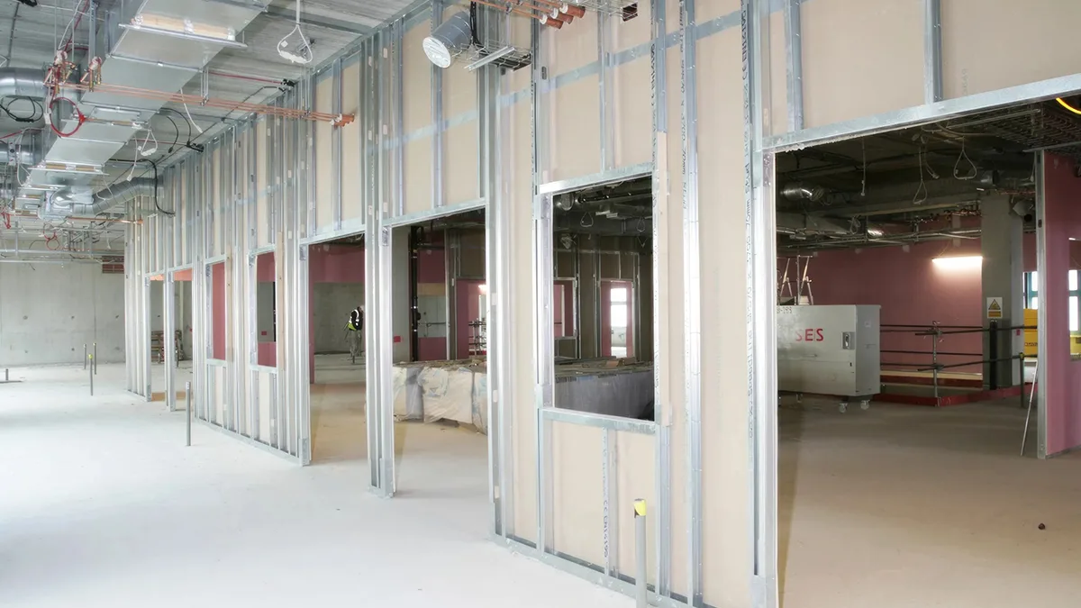 Montage von modularen Wandpaneelen